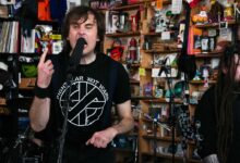 NAPALM DEATH lleva el caos al Tiny Desk de NPR 22 NAPALM DEATH lleva el caos al Tiny Desk de NPR 22